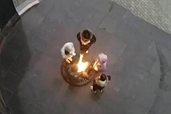 &laquo;А что государство сделало, чтобы они уважали нашу историю?&raquo;: казанцы - о детских забавах с Вечным огнем