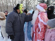 Полицейский Дед Мороз водил школьников на экскурсию в кинологический центр