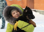 Полицейский Дед Мороз водил школьников на экскурсию в кинологический центр