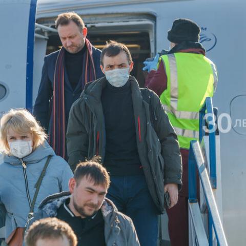 Штраф, арест 15 суток или 5 лет лишения свободы: теперь авиадебоширов могут наказать