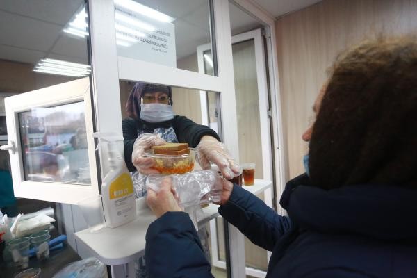 Накормить и обогреть: в Казани открылся шестой пункт бесплатного горячего питания для нуждающихся