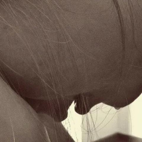 Незнакомец облил кислотой молодую пару, которая гуляла по набережной в Петербурге