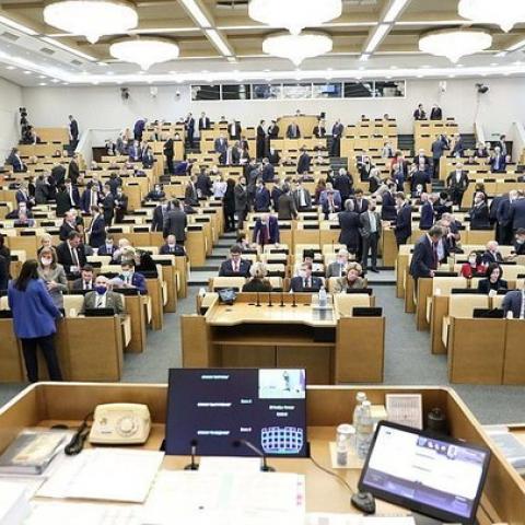 Госдума приняла законопроект о QR-кодах в общественных местах в первом чтении