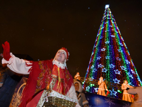 «Вот-вот» в парках и скверах: спектакль под открытым небом, выступление цирка из Санкт-Петербурга и новогодняя мастерская «Вот-вот» в парках и скверах: спектакль под открытым небом, выступление цирка из Санкт-Петербурга и новогодняя мастерская