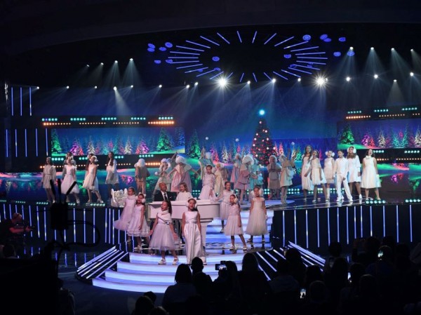 Игорь Крутой, Светлана Сурганова, Олег Газманов, Анжелика Варум и Дима Билан исполнили мечты финалистов «Доброй волны» Игорь Крутой, Светлана Сурганова, Олег Газманов, Анжелика Варум и Дима Билан исполнили мечты финалистов «Доброй волны»