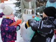 Полицейский Дед Мороз водил школьников на экскурсию в кинологический центр