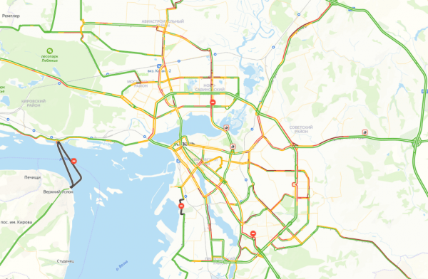 Утром в Казани из-за метели на дорогах образовались 10-балльные пробки
