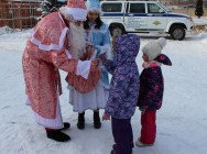 Полицейский Дед Мороз водил школьников на экскурсию в кинологический центр