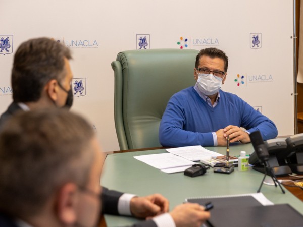 Казань украшают к Новому году: 160 звезд в парке Горького, объемная композиция &laquo;2022&raquo; и светящаяся арка на Кремлевской