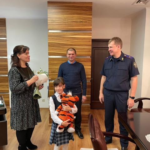 Сестренке героически погибшего в Челнах Данила Садыкова подарили планшет