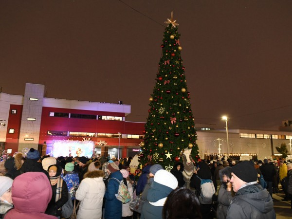 Казань украшают к Новому году: 160 звезд в парке Горького, объемная композиция &laquo;2022&raquo; и светящаяся арка на Кремлевской