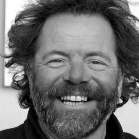 Известный фотограф замерз насмерть в центре Парижа