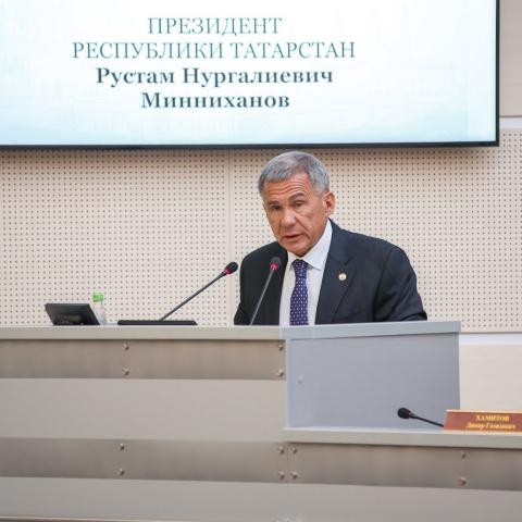 Минниханов обратился к родителям в связи с приходом в Татарстан омикрона