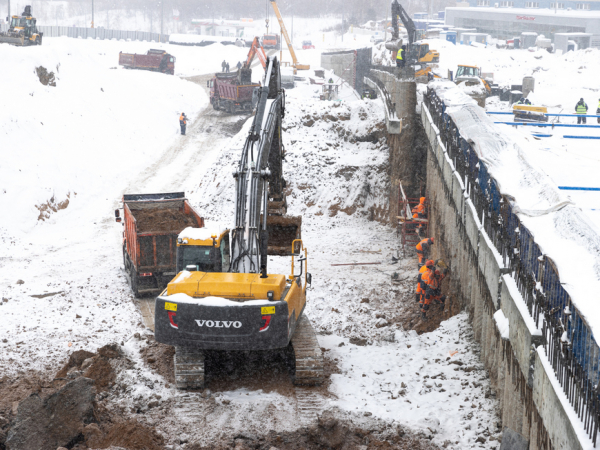 На первом участке Вознесенского тракта строительство путепровода на пересечении с ул.Гвардейской выполнено на 20%