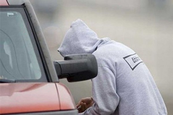 Работник автомойки в Казани угнал &laquo;Мерседес&raquo; и продал его колеса