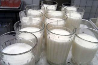 Не пейте на здоровье!.. В казанских детсадах малышне недоливают кефира