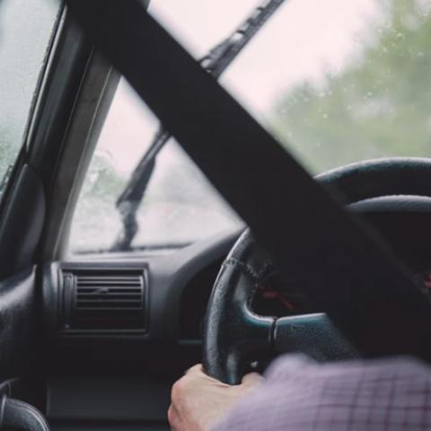 В Казани девушка на «Ладе» сбила ребенка, когда он садился в автомобиль В Казани девушка на «Ладе» сбила ребенка, когда он садился в автомобиль