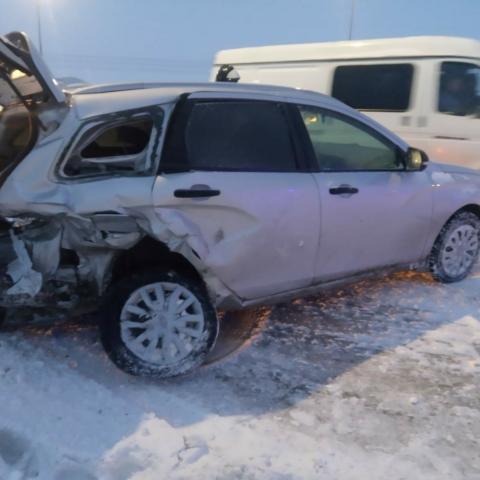 Под Челнами мужчину насмерть сбило авто, когда он вышел после ДТП выставлять знак (ФОТО, ВИДЕО) Под Челнами мужчину насмерть сбило авто, когда он вышел после ДТП выставлять знак (ФОТО, ВИДЕО)