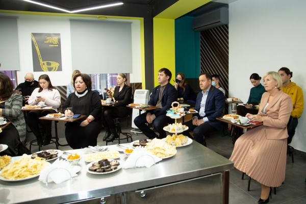 Откройте, полиция!.. Пандемия и проверяющие разогнали из казанских баров и ресторанов посетителей и персонал