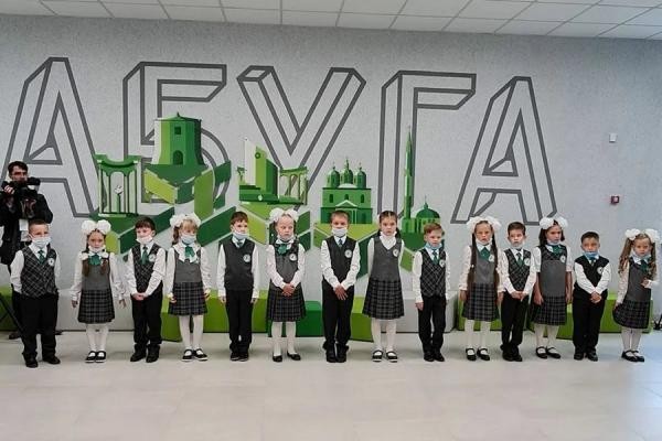 &laquo;Не нравится - увольняйтесь&raquo;: родители учеников &laquo;шаймиевской&raquo; школы в Татарстане решили заступиться за учителей  