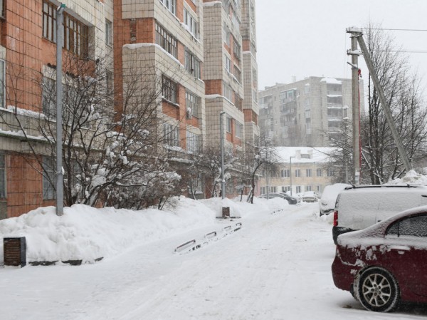 И.Гиниятуллин: &laquo;Техника может убрать снег за десятки минут, а если мешают припаркованные автомобили, то дворнику потребуется на это полдня&raquo;