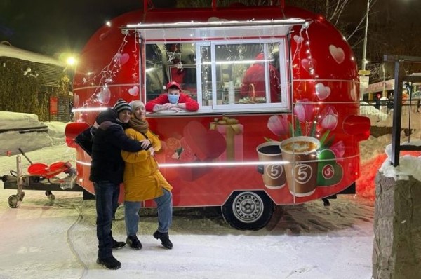 Предлагается с любовью. Праздничный фудтрак привлек внимание россиян