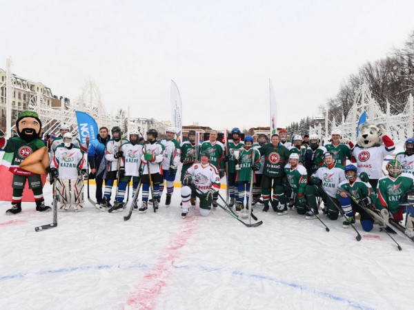 В казанском парке &laquo;Черное озеро&raquo; состоялся матч-открытие городского этапа турнира &laquo;Золотая шайба&raquo;
