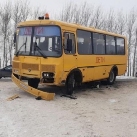 В Башкирии школьный автобус с детьми попал в аварию