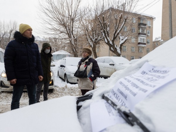 Главы районов проверили уборку снега во дворах по улицам Чуйкова и Гагарина Главы районов проверили уборку снега во дворах по улицам Чуйкова и Гагарина