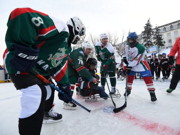 В казанском парке &laquo;Черное озеро&raquo; состоялся матч-открытие городского этапа турнира &laquo;Золотая шайба&raquo;