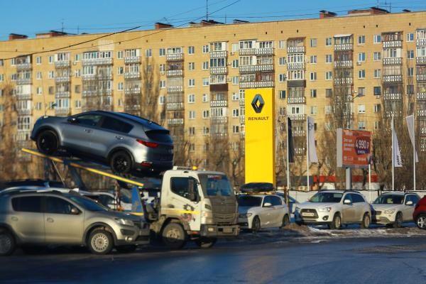 &laquo;Лады&raquo; по цене иномарок и китайские &laquo;айфоны&raquo;: что ждет казанцев в новой реальности