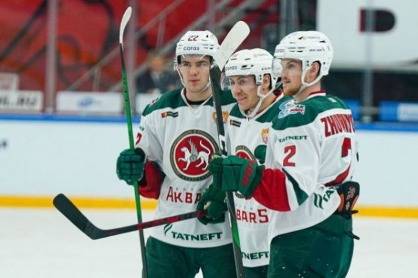 &laquo;Ак Барс&raquo; побеждает &laquo;Авангард&raquo; и переводит серию в Казань