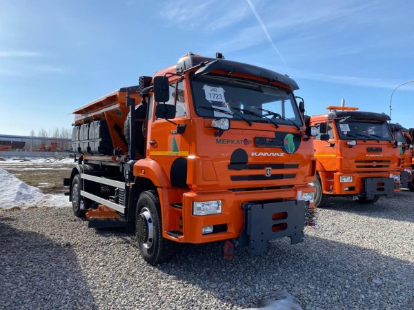 49 новых комбинированных дорожных машин пополнят городской парк спецтехники в Казани