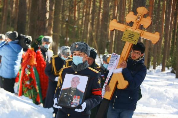 «Первыми погибают лучшие»: в Татарстане простились с павшим на Украине полковником «Первыми погибают лучшие»: в Татарстане простились с павшим на Украине полковником