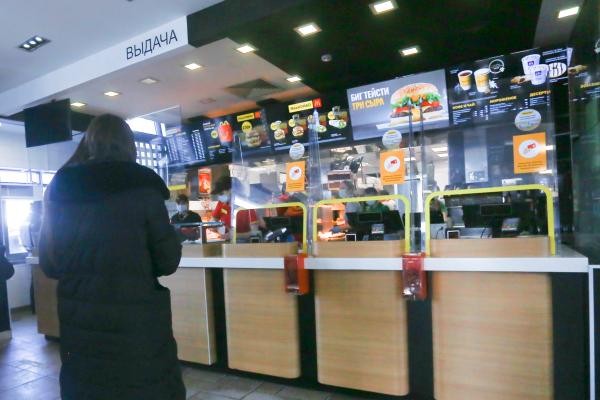 &laquo;Шаурму будем есть&raquo;: казанцы прощаются с &laquo;Макдоналдсом&raquo; неизвестно на сколько