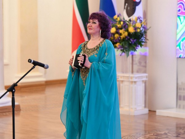 Ильсур Метшин: &laquo;Мы безгранично благодарны женщинам за теплоту семейного очага, заботу о родных и близких, воспитание детей&raquo;