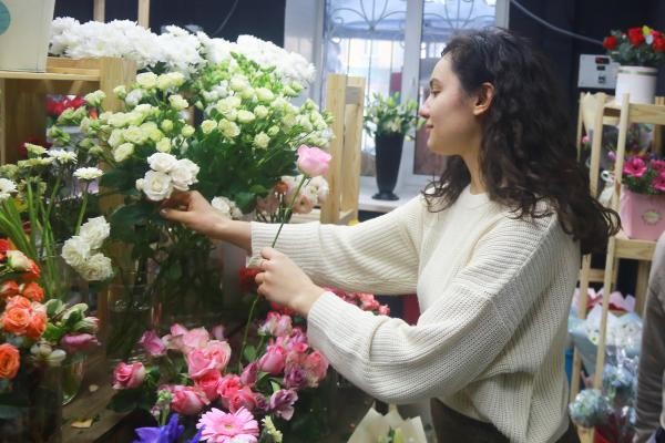 Без роз, но с мимозами: казанским дамам на 8 Марта советуют отвыкать от шикарных букетов из импортных цветов