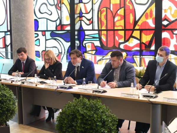 Мэр Казани обсудил с представителями предприятий пищевой промышленности и торговых сетей меры поддержки Мэр Казани обсудил с представителями предприятий пищевой промышленности и торговых сетей меры поддержки