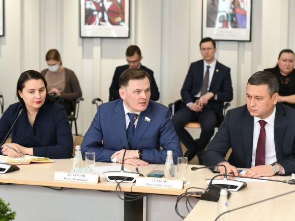 Мэр Казани обсудил с представителями предприятий пищевой промышленности и торговых сетей меры поддержки Мэр Казани обсудил с представителями предприятий пищевой промышленности и торговых сетей меры поддержки