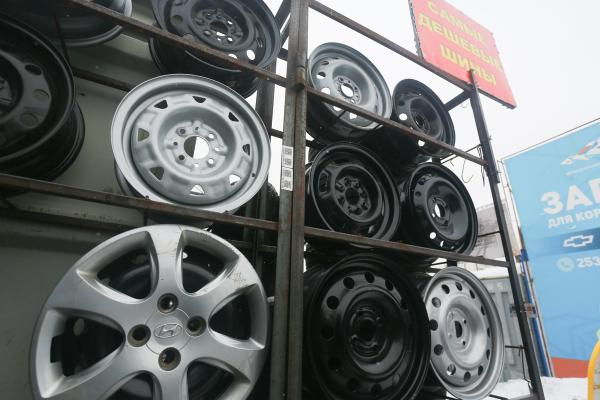&laquo;Будут стирать шины до нуля&raquo;: для казанцев становятся роскошью не только автомобили, но и запчасти
