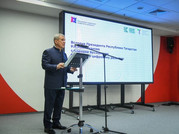 Р.Минниханов и И.Метшин встретились с инициаторами создания передовых инженерных школ в Татарстане