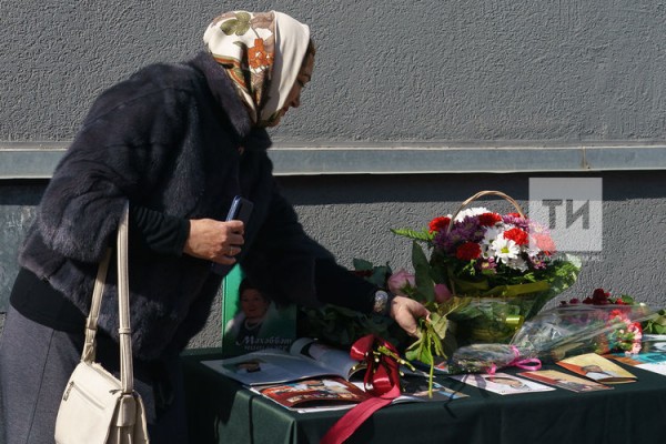 В Казани увековечили память о легендарных артистах Исламии и Халиле Махмутовых (ФОТО)