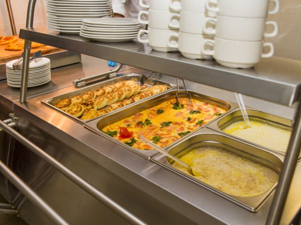 И.Метшин: &laquo;Стратегический запас департамента позволяет кормить детей вкусно и сбалансированно, сохраняя цены на питание&raquo;