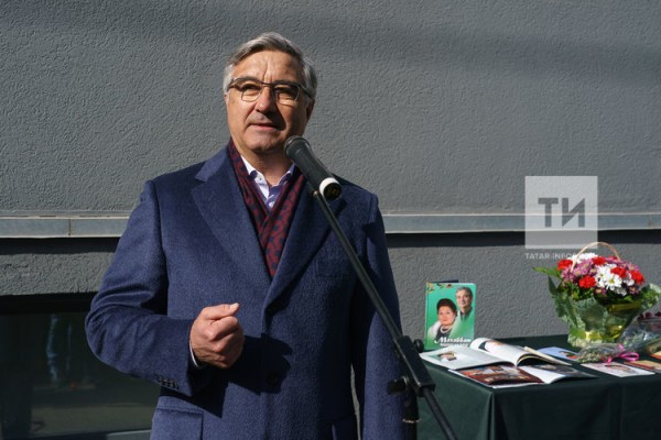 В Казани увековечили память о легендарных артистах Исламии и Халиле Махмутовых (ФОТО)