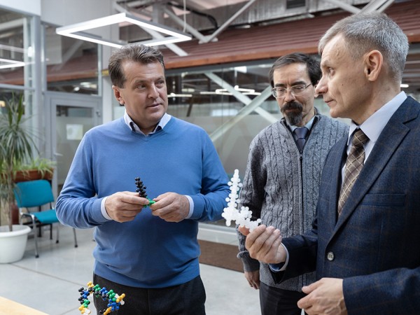 Ильсур Метшин в рамках работы антикризисного штаба посетил технопарк &laquo;Авиатор&raquo;