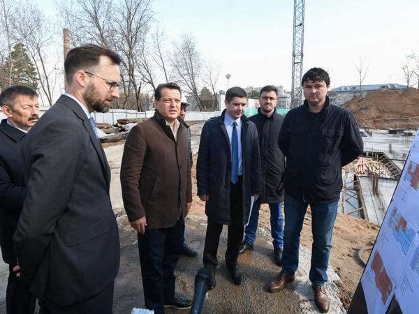 В Дербышках началось строительство детской поликлиники &ndash; И.Метшин проверил ход работ