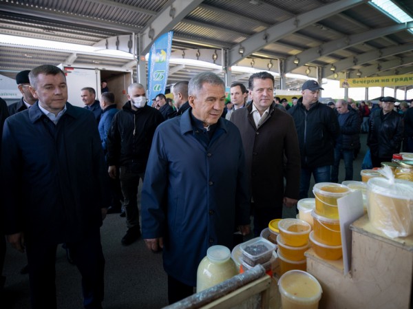 Рустам Минниханов и Ильсур Метшин посетили сельскохозяйственную ярмарку в агропромпарке &laquo;Казань&raquo;