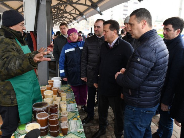 Ильсур Метшин проконтролировал организацию сельхозярмарок в Казани