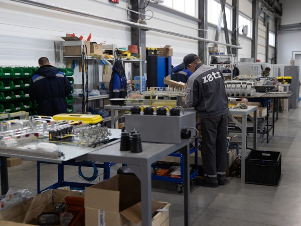 Ильсур Метшин посетил предприятие по производству зарядных станций для электромобилей