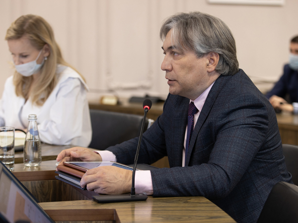 И.Метшин: «Казань – в лидерах России по объему и качеству выполнения капитального ремонта жилья» И.Метшин: «Казань – в лидерах России по объему и качеству выполнения капитального ремонта жилья»